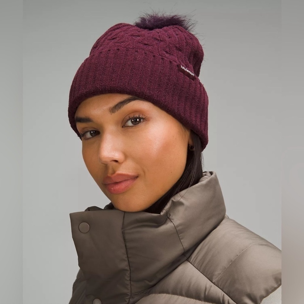 NWT Cable Knit Pom Beanie CSSI